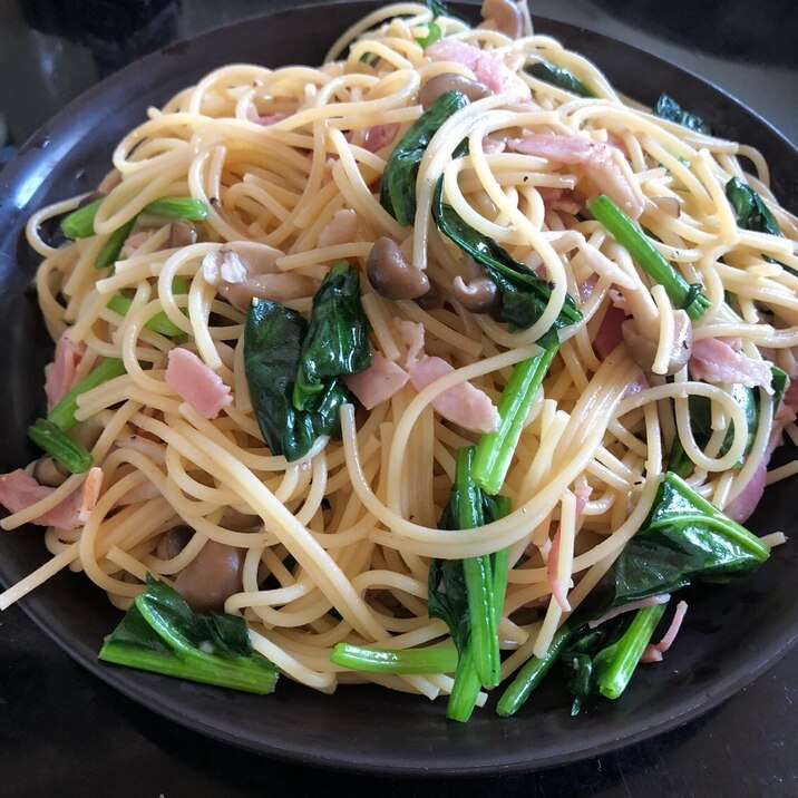 しめじとほうれん草とベーコンの和風パスタ